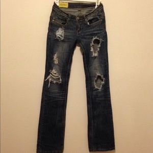 Machine ripped jeans